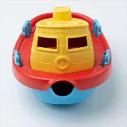Green Toys Green-Toys Sleepboot Rood Met Geel Handvat GreenToys 9 Green Toys Green-Toys Sleepboot Rood Met Geel Handvat GreenToys -Speelwereld Winkel BigJigs GTTUG01RY green toys sleepboot 2