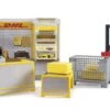 Bruder 62251 DHL Parcelshop / DHL Pakketwinkel Met Palletwagen -Speelwereld Winkel bruder 62251 DHL parcelshop