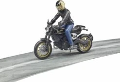 Bruder 63050 Motorrijder Met Ducati Scrambler Cafe-racer -Speelwereld Winkel bruder 63050 ducatie motorfiets motorrijder caferacer 2