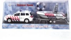 Kidsglobe 521577 Politieauto Mitsubishi Met Trailer En Boot Incl Accessoires -Speelwereld Winkel kidsglobe 521577 politieauto incl boot en trailer. 3