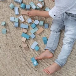 Little Dutch Houten Blokkenton Blauw LittleDutch 13 Little Dutch Houten Blokkenton Blauw LittleDutch -Speelwereld Winkel little dutch 4413 blauw houten blokken in ton 4