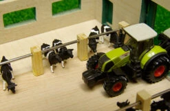 Kidsglobe Ligboxenstal Koeienstal 1 : 87 -Speelwereld Winkel loopstal kidsglobe 610492 1 1