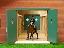 KidsGlobe Paardenstal Met 7 Boxen 1:24 8 KidsGlobe Paardenstal Met 7 Boxen 1:24 -Speelwereld Winkel paardenstal kidsglobe 610595 1