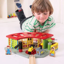 BigJigs BJT192 Rail Remise Voor 5 Treinen 7 BigJigs BJT192 Rail Remise Voor 5 Treinen -Speelwereld Winkel remise 5 treinen bijigs bjt192 1 1