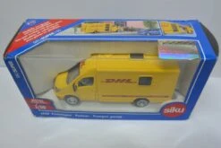 Siku 1920 Mercedes-Benz Sprinter DHL Pakketservice Schaal 1:50 -Speelwereld Winkel siku 1920 siku 1920 dhl mb sprinter.jpg 2